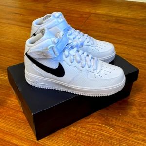 Nike mid air force 1